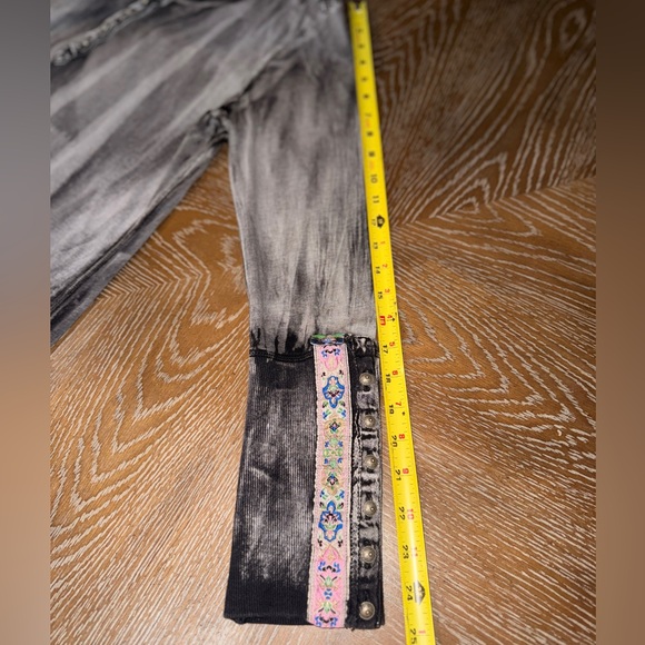 Aratta Holiday Jewels Blouse in charcoal - Picture 11 of 12